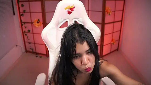 its lola24 online show from 10.04.25