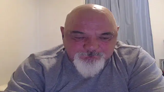 Newfiesausage1972 online show from 10.08.25