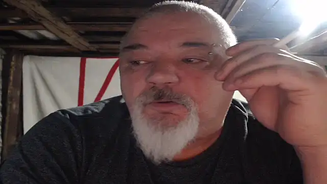 Newfiesausage1972 online show from 12.16.25