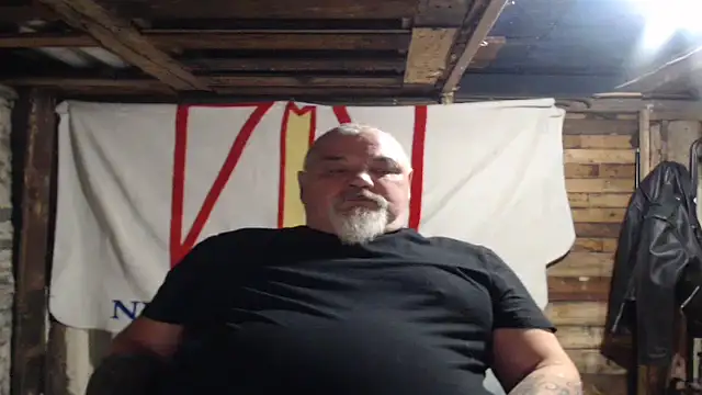 Newfiesausage1972 online show from 12.21.25