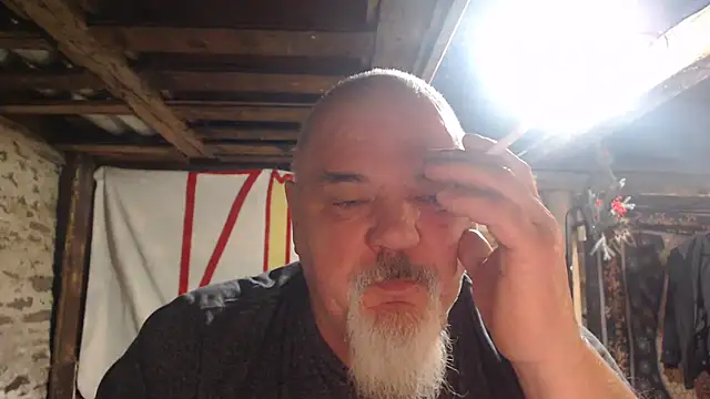 Newfiesausage1972 online show from 02.04.26