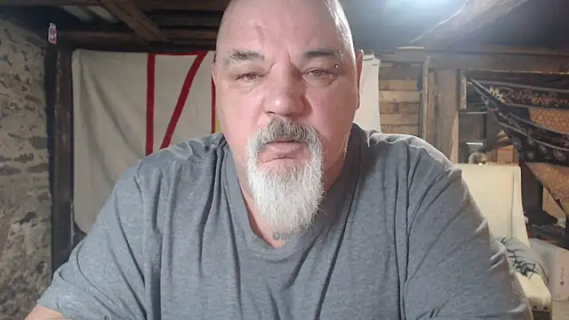 Newfiesausage1972 online show from 03.03.26