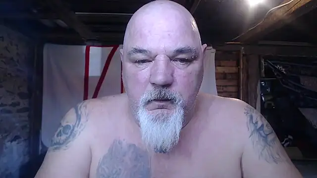 Newfiesausage1972 online show from 03.24.26