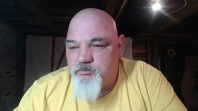 Newfiesausage1972 online show from 03.25.26