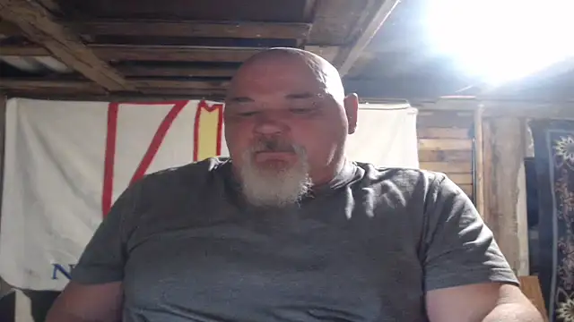 Newfiesausage1972 online show from 04.18.26