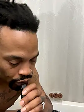 Snapshot of 1BeautyN1Beast chatting on 11.13.25 1BeautyN1Beast online show from 11.13.25