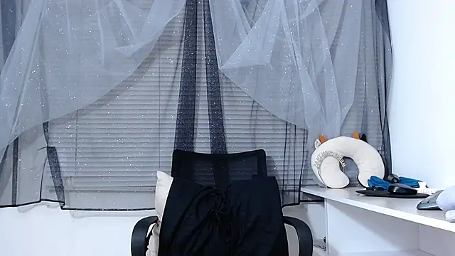 Snapshot of Abril_Bianchi chatting on 12.29.24 Abril Bianchi online show from 12.29.24