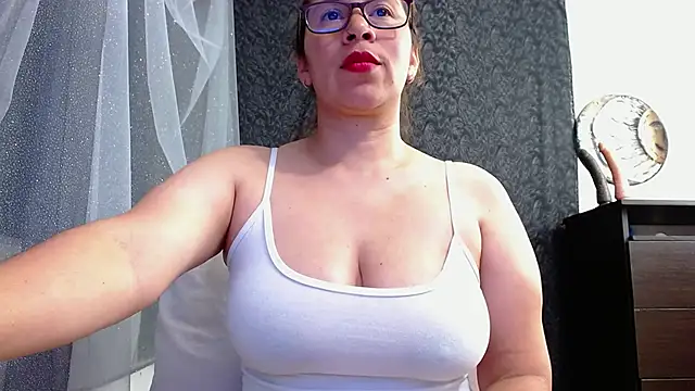 Snapshot of Abril_Bianchi chatting on 09.29.25 Abril Bianchi online show from 09.29.25