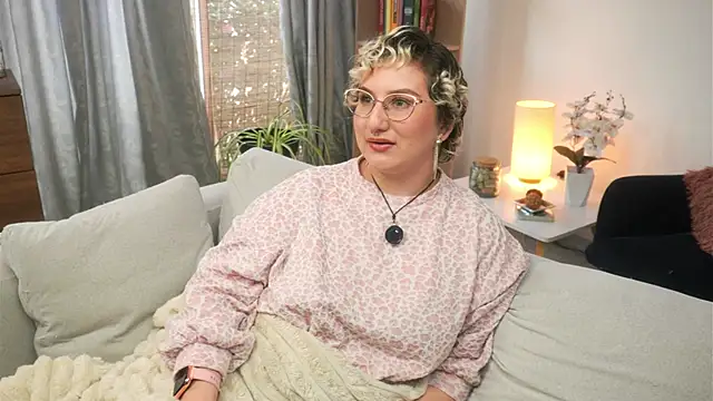 Ximenna Cruz online show from 04.14.26