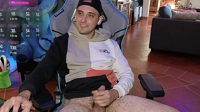 Snapshot of Gil_gamesh90 chatting on 10.01.25 Gil gamesh90 online show from 10.01.25