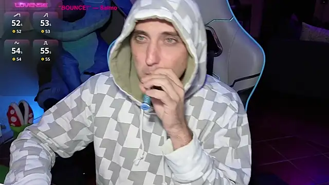 Snapshot of Gil_gamesh90 chatting on 10.19.25 Gil gamesh90 online show from 10.19.25