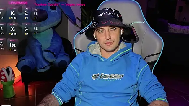 Snapshot of Gil_gamesh90 chatting on 10.31.25 Gil gamesh90 online show from 10.31.25