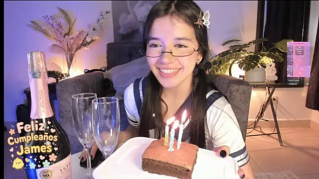 Snapshot of Naughtylittlegirl_ chatting on 09.30.25 Naughtylittlegirl online show from 09.30.25