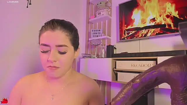 Snapshot of susanjons_tcw chatting on 10.23.25 susanjons tcw online show from 10.23.25