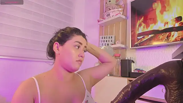 Snapshot of susanjons_tcw chatting on 11.25.25 susanjons tcw online show from 11.25.25