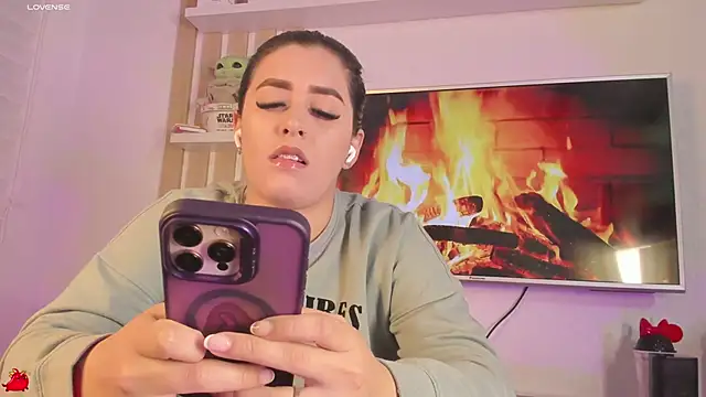 Snapshot of susanjons_tcw chatting on 12.16.25 susanjons tcw online show from 12.16.25