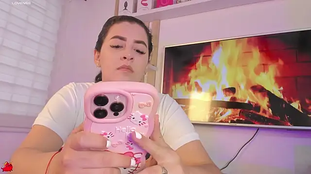 Snapshot of susanjons_tcw chatting on 01.13.26 susanjons tcw online show from 01.13.26