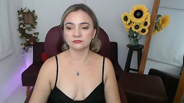 Snapshot of ana_milf chatting on 06.11.26 ana milf online show from 06.11.26