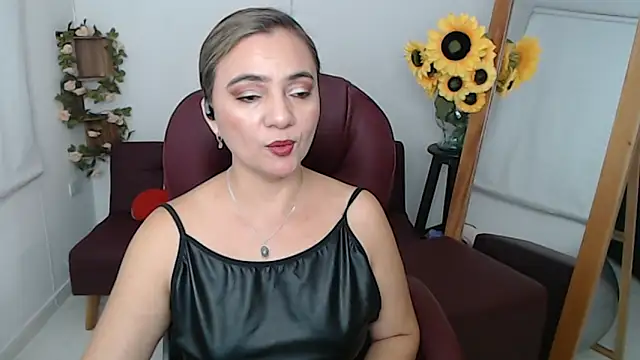 Snapshot of ana_milf chatting on 06.16.26 ana milf online show from 06.16.26