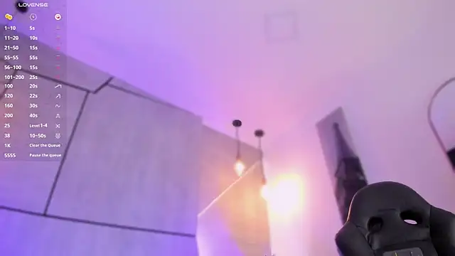 danii hill  online show from 02.08.25