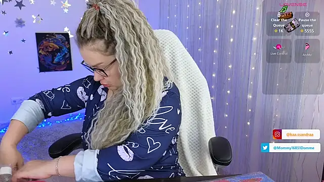 misskaassandraa online show from 01.19.25