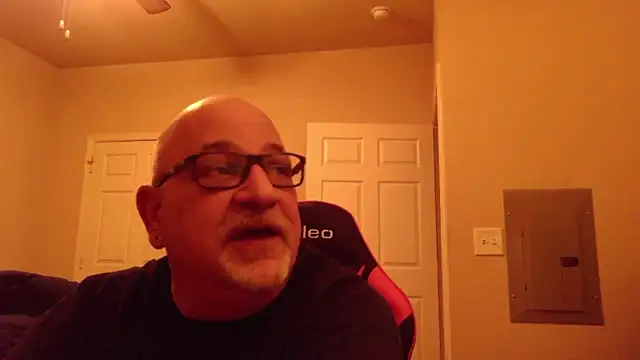 Snapshot of --JimmyJamzs-- chatting on 12.17.24 --JimmyJamzs-- online show from 12.17.24