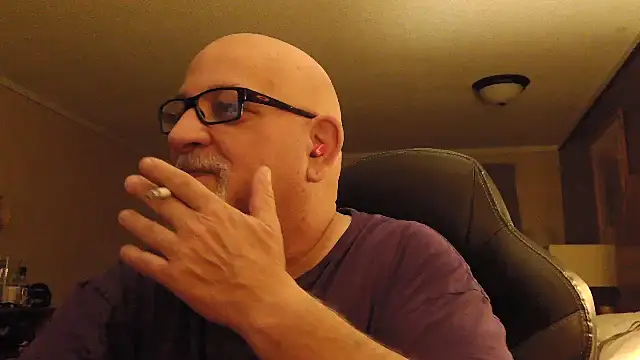 Snapshot of --JimmyJamzs-- chatting on 09.26.25 --JimmyJamzs-- online show from 09.26.25