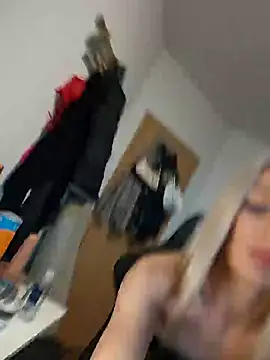 Snapshot of Liana_Lou chatting on 01.04.25 Liana Lou online show from 01.04.25