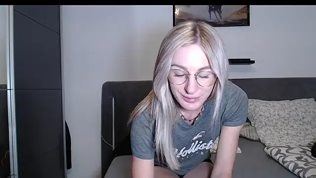 Snapshot of Liana_Lou chatting on 03.06.26 Liana Lou online show from 03.06.26