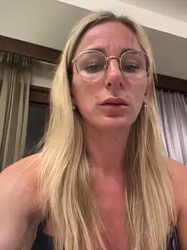 Snapshot of Liana_Lou chatting on 03.30.26 Liana Lou online show from 03.30.26