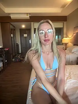 Snapshot of Liana_Lou chatting on 04.02.26 Liana Lou online show from 04.02.26