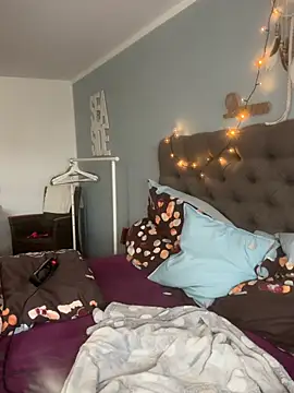 Snapshot of Liana_Lou chatting on 04.12.26 Liana Lou online show from 04.12.26