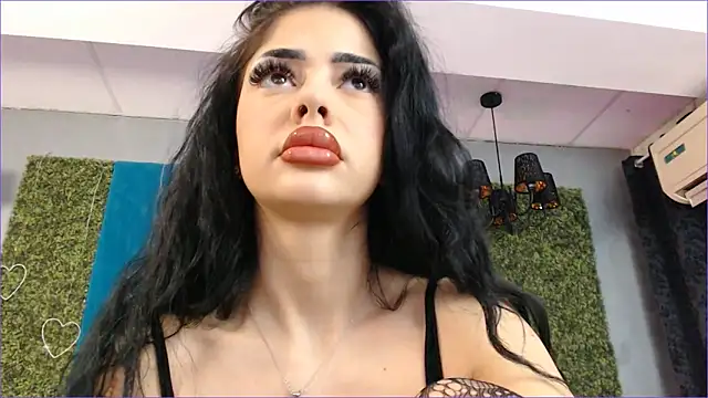 Snapshot of MolyStone chatting on 12.28.24 MolyStone online show from 12.28.24