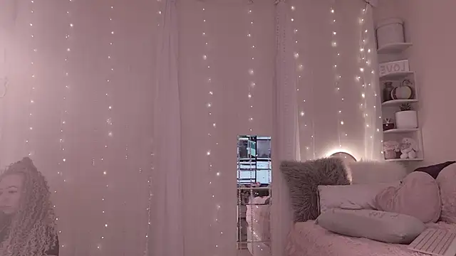 Snapshot of KatBigBum chatting on 09.12.25 KatBigBum online show from 09.12.25