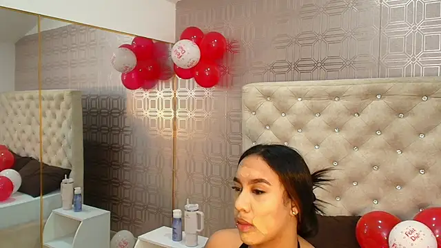 Snapshot of Sara_Desire chatting on 02.11.25 Sara Desire online show from 02.11.25