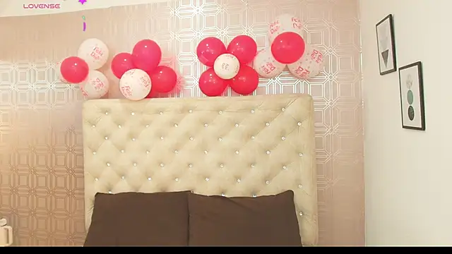 Snapshot of Sara_Desire chatting on 02.16.25 Sara Desire online show from 02.16.25