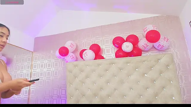 Snapshot of Sara_Desire chatting on 02.18.25 Sara Desire online show from 02.18.25