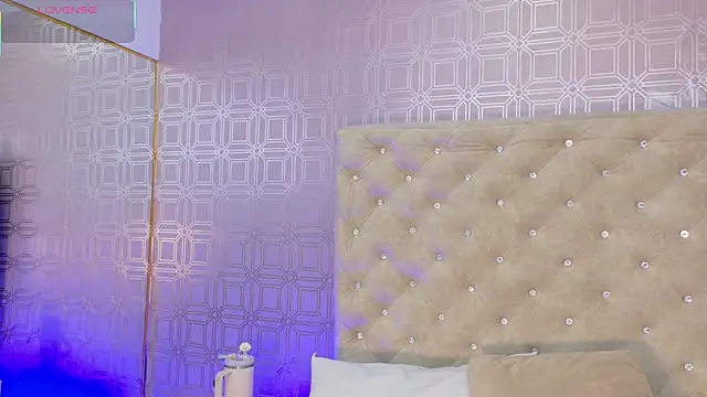 Snapshot of Sara_Desire chatting on 09.10.25 Sara Desire online show from 09.10.25