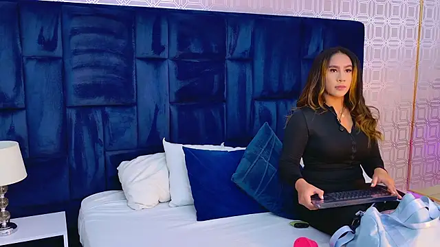 Snapshot of Sara_Desire chatting on 02.04.26 Sara Desire online show from 02.04.26