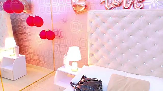 Snapshot of Sara_Desire chatting on 02.18.26 Sara Desire online show from 02.18.26