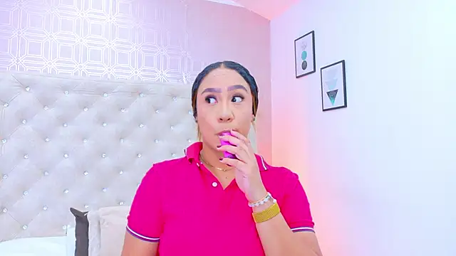 Snapshot of Sara_Desire chatting on 02.25.26 Sara Desire online show from 02.25.26