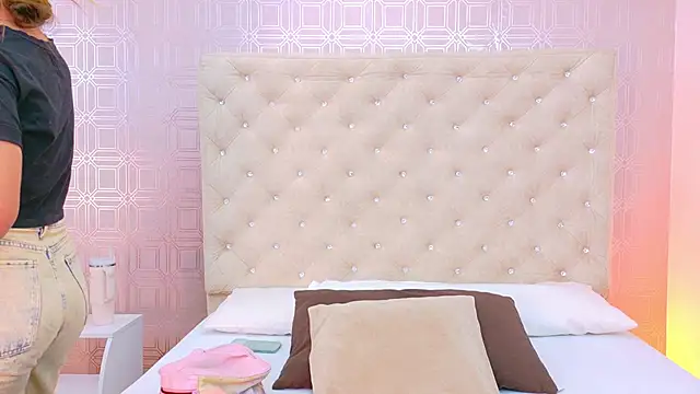 Snapshot of Sara_Desire chatting on 02.28.26 Sara Desire online show from 02.28.26