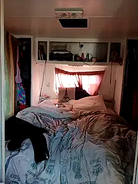 allissonw13 online show from 01.15.25