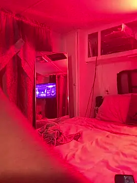 allissonw13 online show from 02.16.25