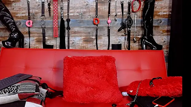 Snapshot of slave_Rubi chatting on 12.28.24 slave Rubi online show from 12.28.24