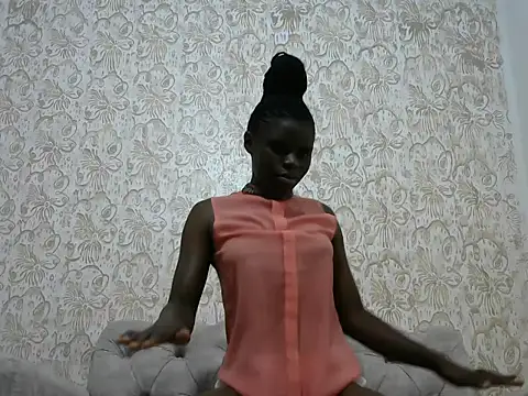 Snapshot of hottgirlval chatting on 02.13.26 hottgirlval online show from 02.13.26