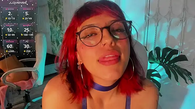 Snapshot of cute_hollywood chatting on 09.21.25 cute hollywood online show from 09.21.25