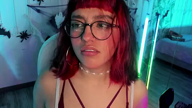 Snapshot of cute_hollywood chatting on 11.02.25 cute hollywood online show from 11.02.25