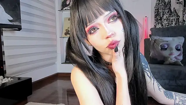 Snapshot of SophieHill_gh chatting on 11.15.25 SophieHill gh online show from 11.15.25