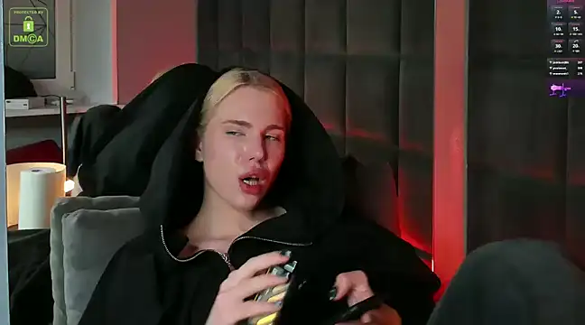 Snapshot of DanielPaige_ chatting on 12.28.24 DanielPaige online show from 12.28.24